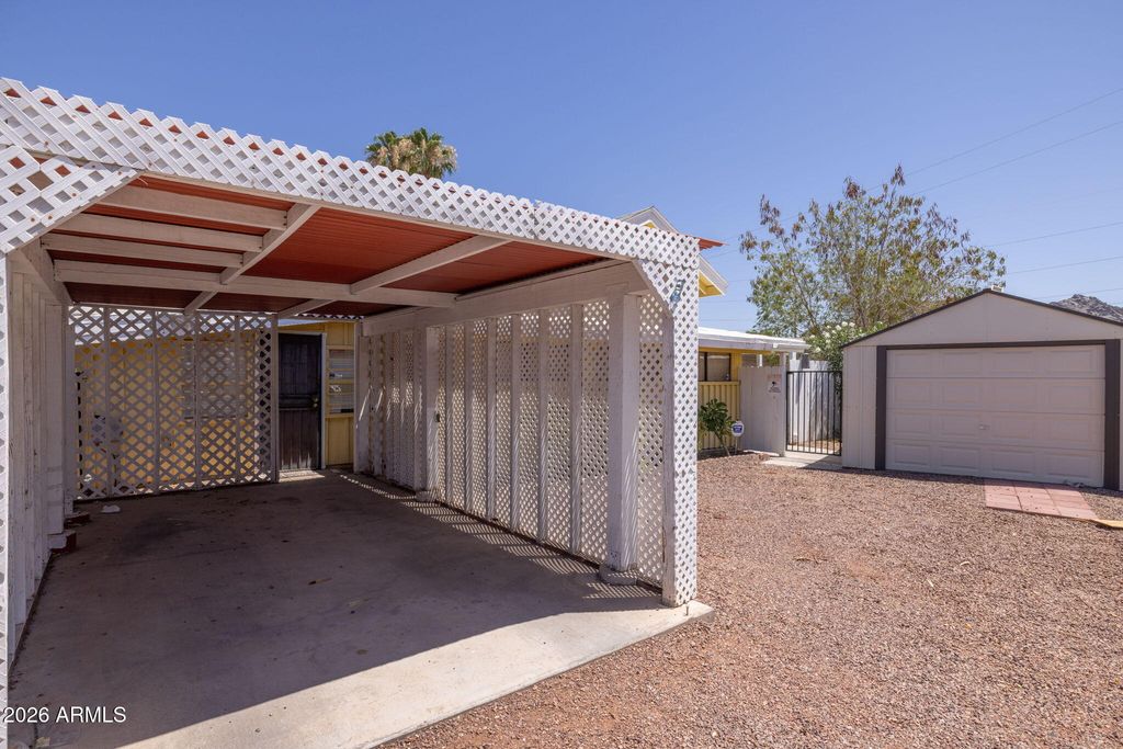 Image 26 of property listing at 1116 E CINNABAR Avenue, Phoenix, AZ 85020