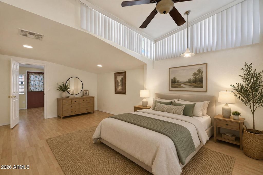 Image 5 of property listing at 1116 E CINNABAR Avenue, Phoenix, AZ 85020