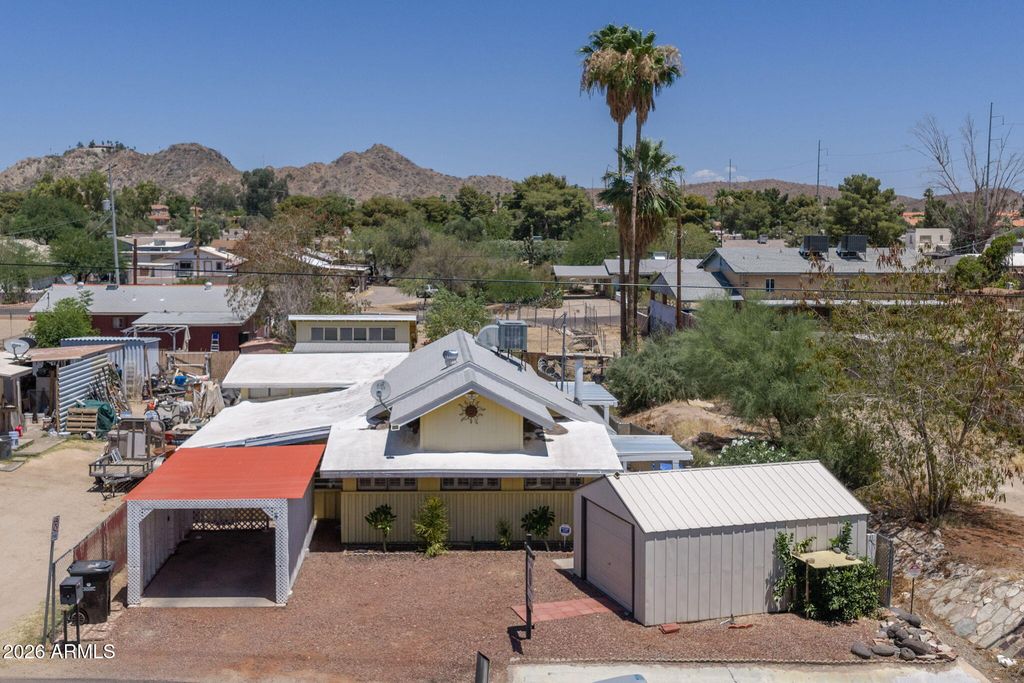Image 7 of property listing at 1116 E CINNABAR Avenue, Phoenix, AZ 85020