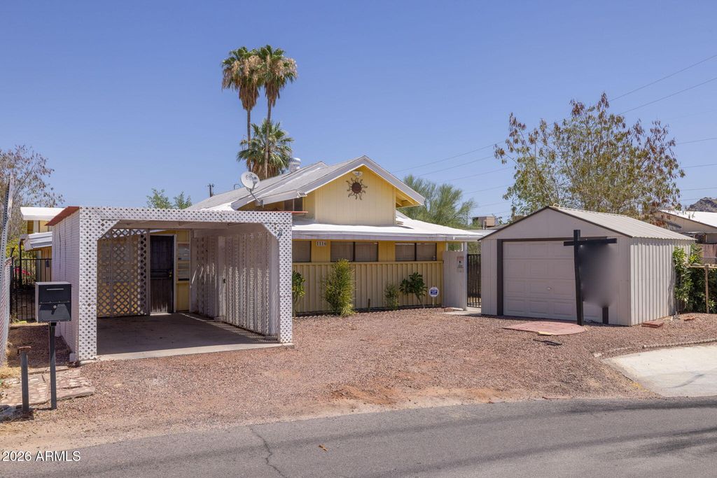 Image 9 of property listing at 1116 E CINNABAR Avenue, Phoenix, AZ 85020