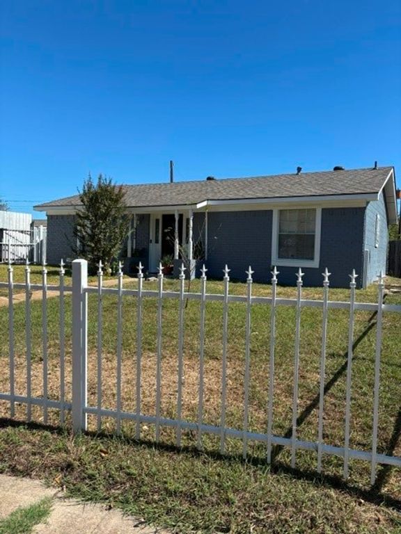 9684 Dale Glade Drive, Dallas, TX 75217