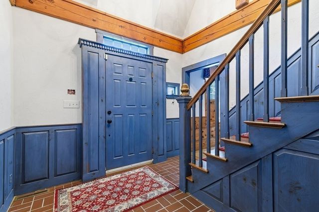 82 Lester Ln, Weymouth, MA 02188