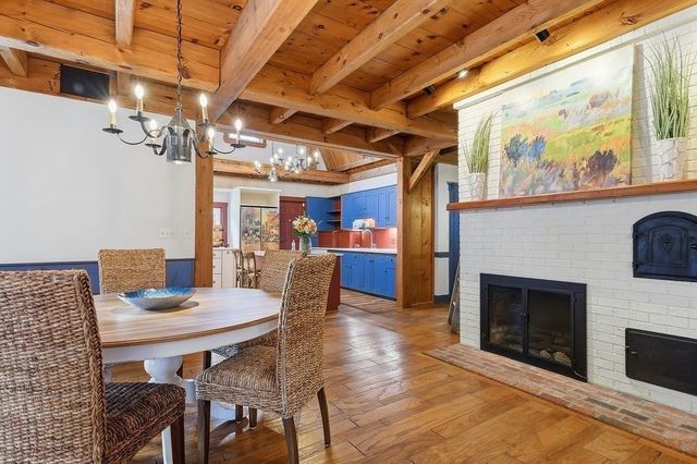 82 Lester Ln, Weymouth, MA 02188