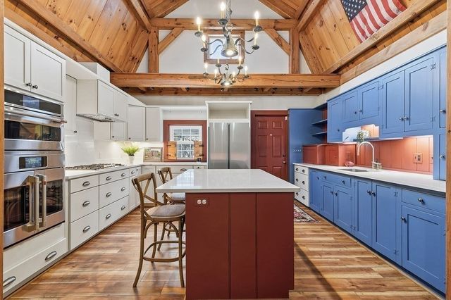 82 Lester Ln, Weymouth, MA 02188