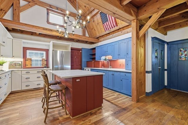 82 Lester Ln, Weymouth, MA 02188