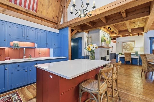 82 Lester Ln, Weymouth, MA 02188