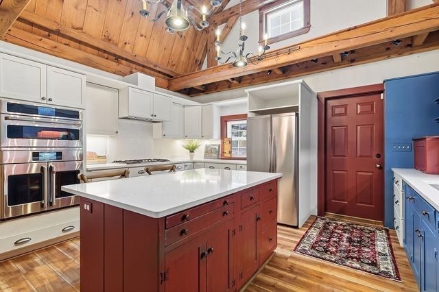 82 Lester Ln, Weymouth, MA 02188