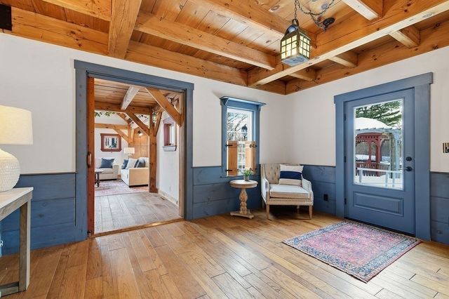 82 Lester Ln, Weymouth, MA 02188