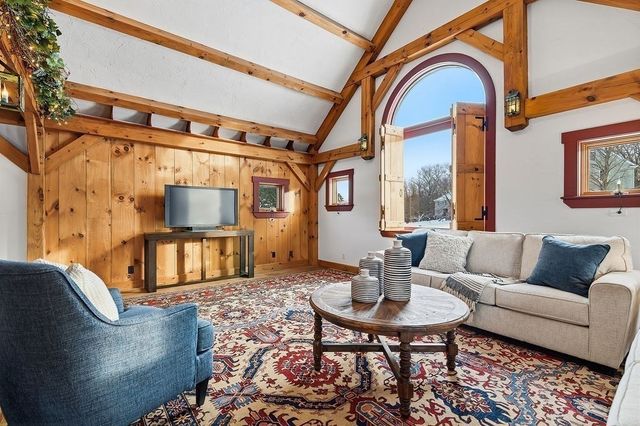 82 Lester Ln, Weymouth, MA 02188