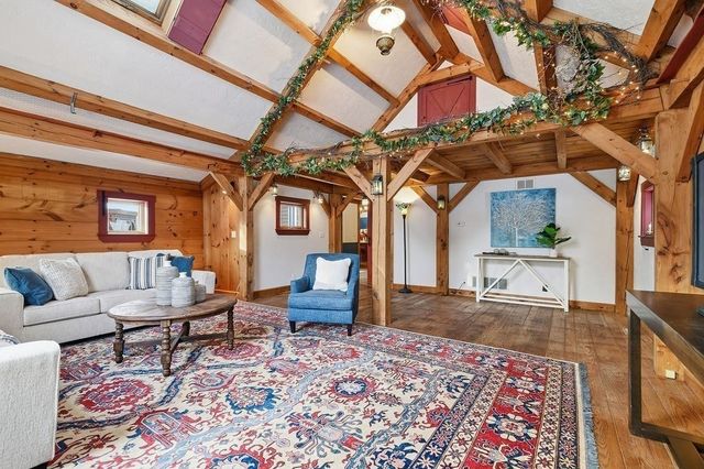 82 Lester Ln, Weymouth, MA 02188