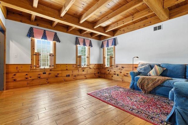 82 Lester Ln, Weymouth, MA 02188