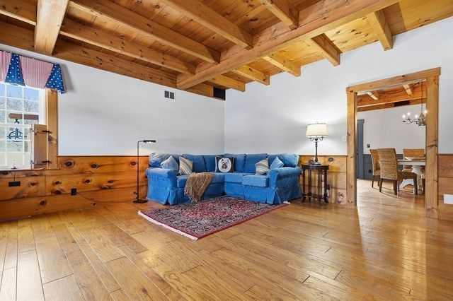 82 Lester Ln, Weymouth, MA 02188