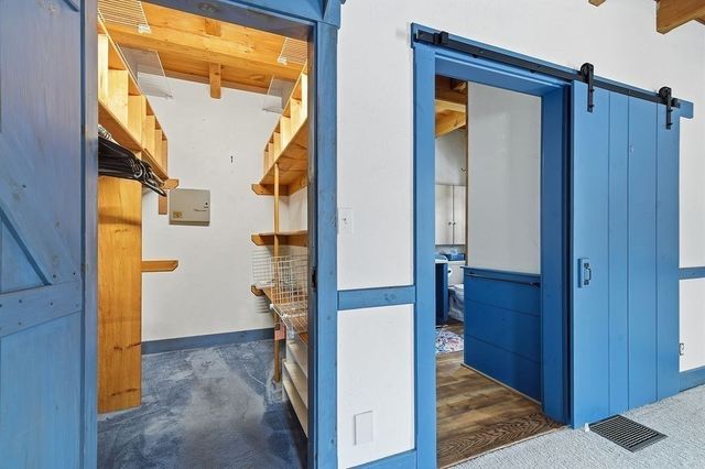 82 Lester Ln, Weymouth, MA 02188