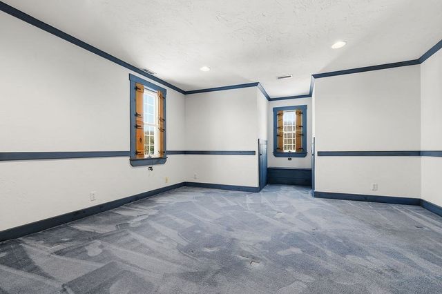 82 Lester Ln, Weymouth, MA 02188