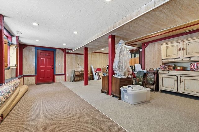 82 Lester Ln, Weymouth, MA 02188