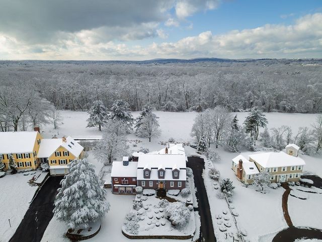 82 Lester Ln, Weymouth, MA 02188