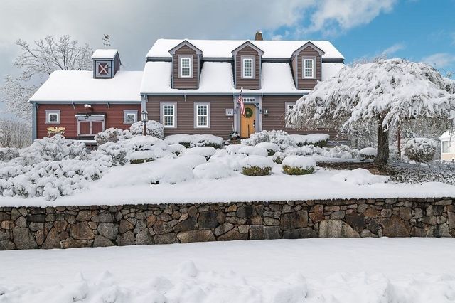 82 Lester Ln, Weymouth, MA 02188