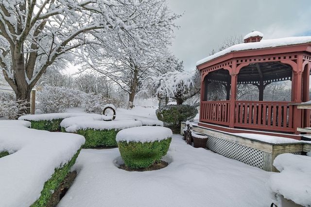 82 Lester Ln, Weymouth, MA 02188