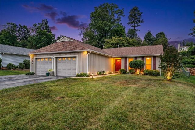 7029 Autumn Wood LN, Roanoke, VA 24019