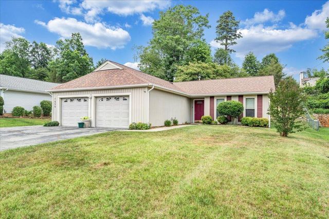 7029 Autumn Wood LN, Roanoke, VA 24019