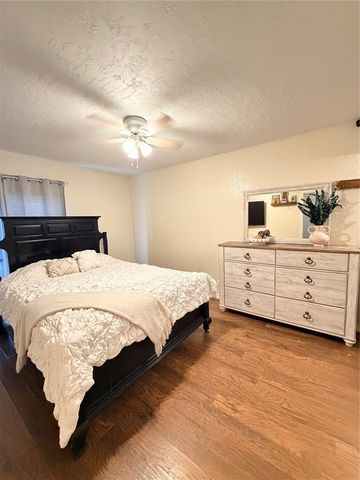 800 NE 17th Court, Moore, OK 73160