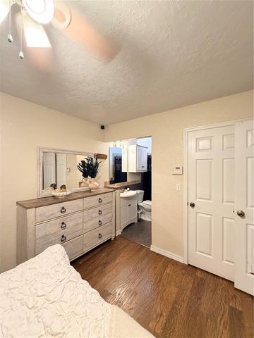 800 NE 17th Court, Moore, OK 73160