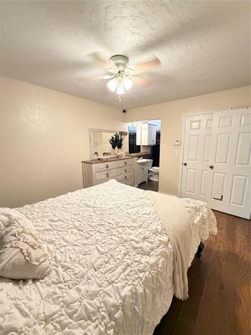 800 NE 17th Court, Moore, OK 73160