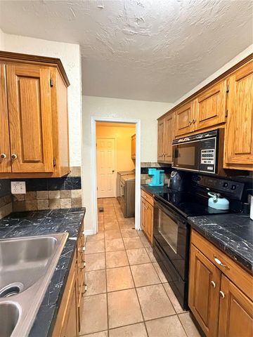 800 NE 17th Court, Moore, OK 73160