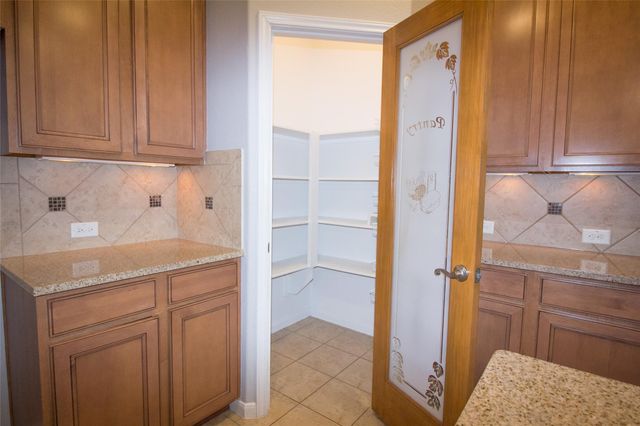 225 Forest Heights Lane, Montgomery, TX 77316