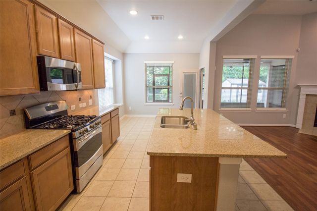 225 Forest Heights Lane, Montgomery, TX 77316