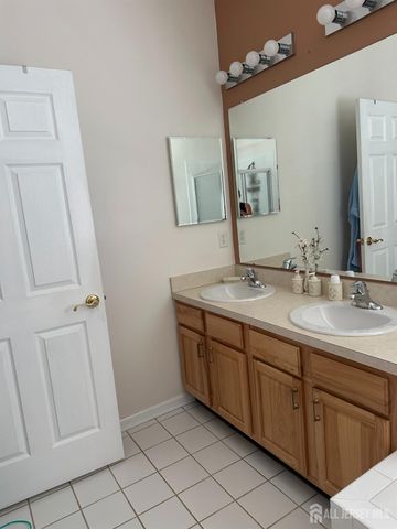 17 Burholme Drive, Hamilton, NJ 08691
