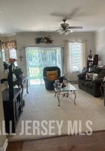 17 Burholme Drive, Hamilton, NJ 08691