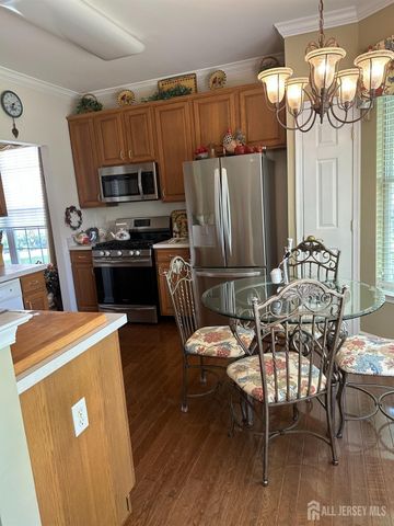 17 Burholme Drive, Hamilton, NJ 08691