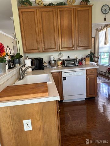 17 Burholme Drive, Hamilton, NJ 08691