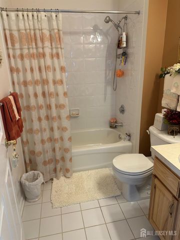 17 Burholme Drive, Hamilton, NJ 08691