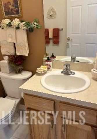 17 Burholme Drive, Hamilton, NJ 08691