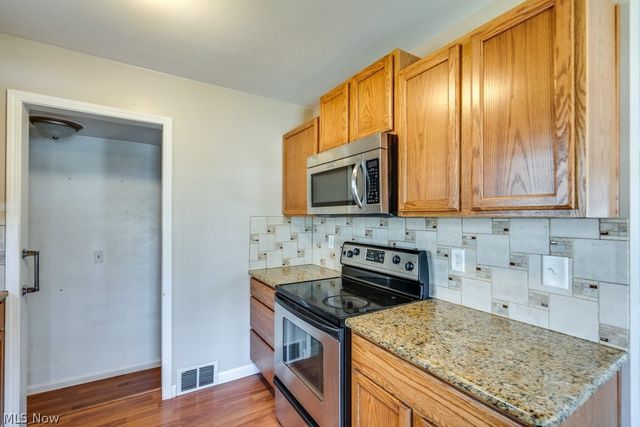 407 E 330th Street, Willowick, OH 44095