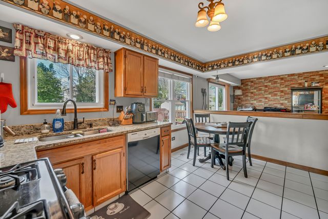 1112 Pheasant Trail, Carol Stream, IL 60188