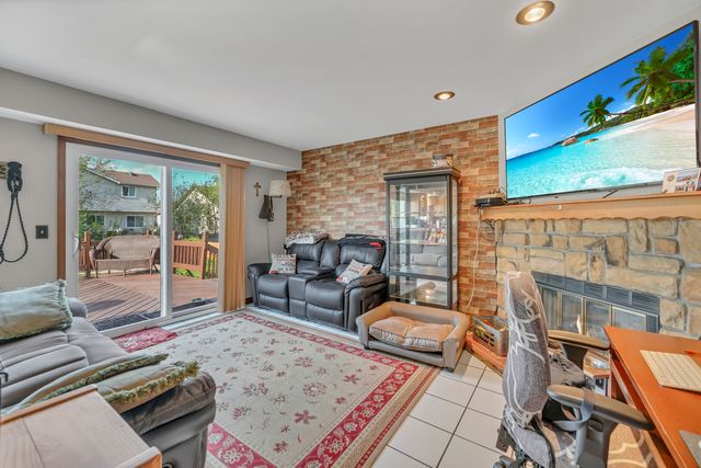 1112 Pheasant Trail, Carol Stream, IL 60188