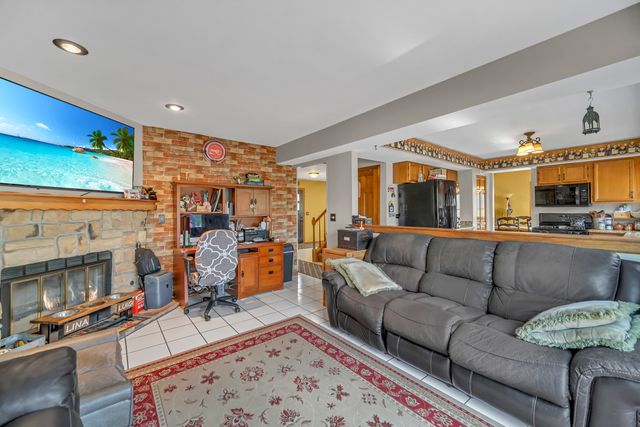 1112 Pheasant Trail, Carol Stream, IL 60188