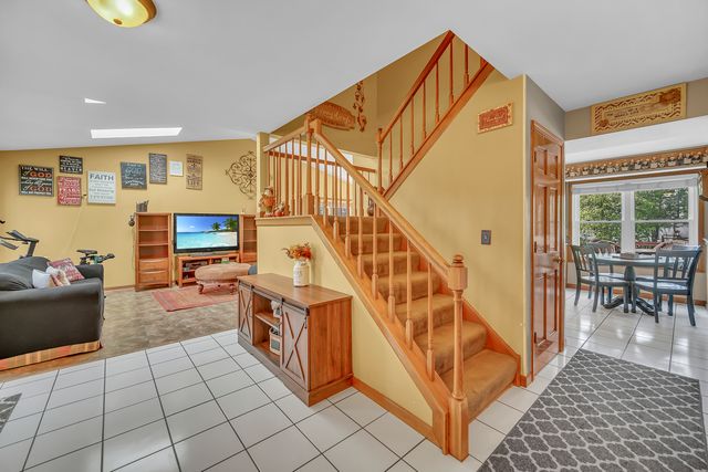 1112 Pheasant Trail, Carol Stream, IL 60188
