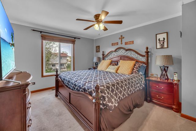 1112 Pheasant Trail, Carol Stream, IL 60188