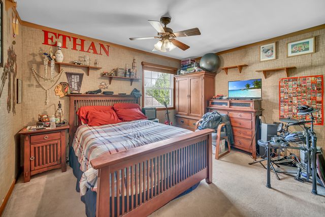 1112 Pheasant Trail, Carol Stream, IL 60188