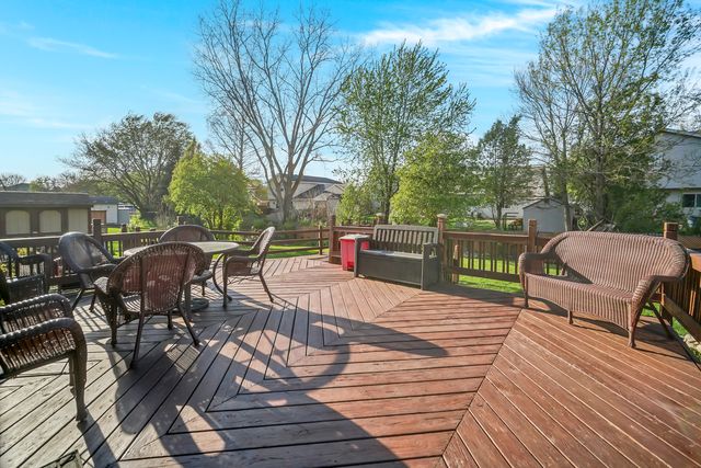 1112 Pheasant Trail, Carol Stream, IL 60188