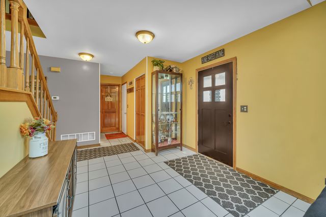 1112 Pheasant Trail, Carol Stream, IL 60188