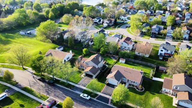1112 Pheasant Trail, Carol Stream, IL 60188