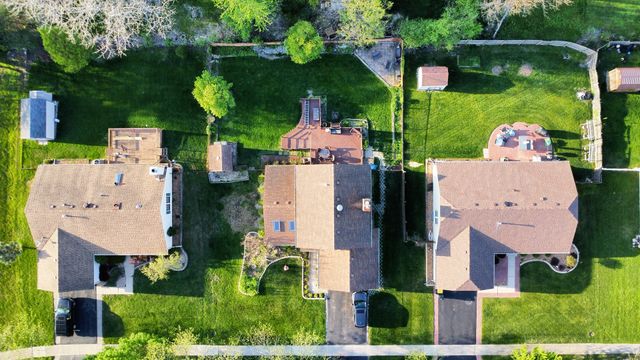 1112 Pheasant Trail, Carol Stream, IL 60188
