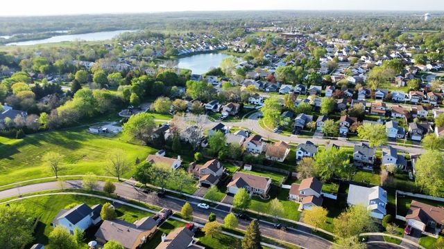 1112 Pheasant Trail, Carol Stream, IL 60188