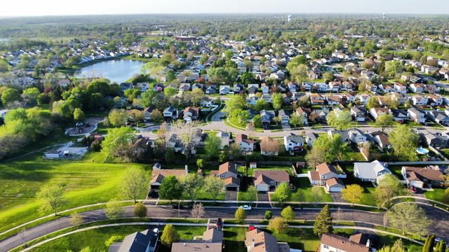 1112 Pheasant Trail, Carol Stream, IL 60188