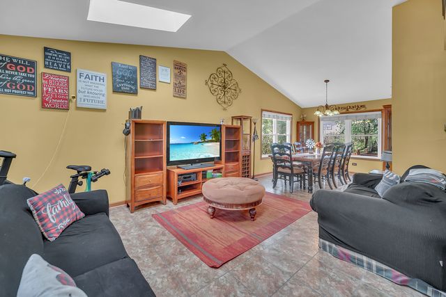 1112 Pheasant Trail, Carol Stream, IL 60188